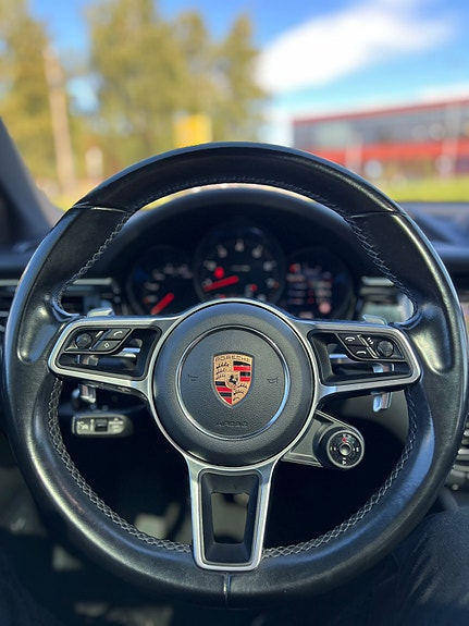 Porsche Macan 19 of 28