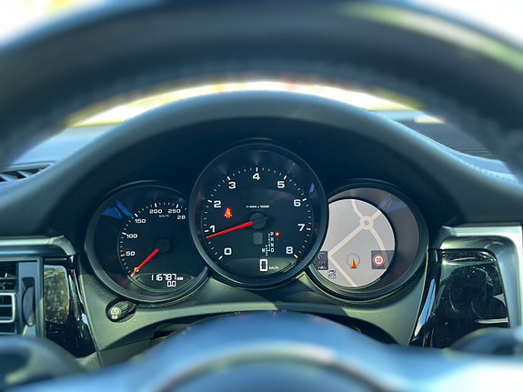 Porsche Macan 20 of 28