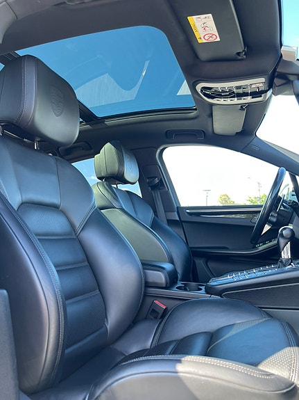 Porsche Macan 15 of 28
