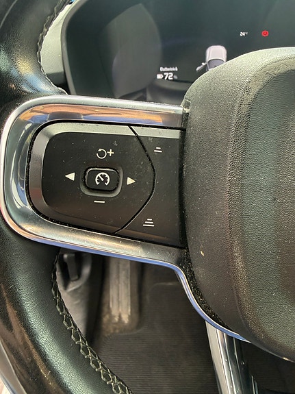Volvo XC40 13 of 30