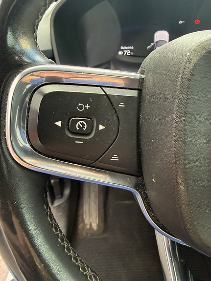 Volvo XC40 14 of 30