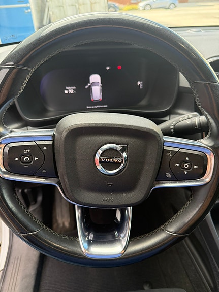 Volvo XC40 12 of 30