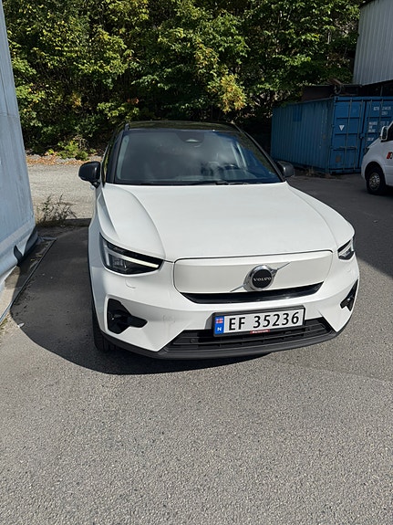 Volvo XC40 2 of 30