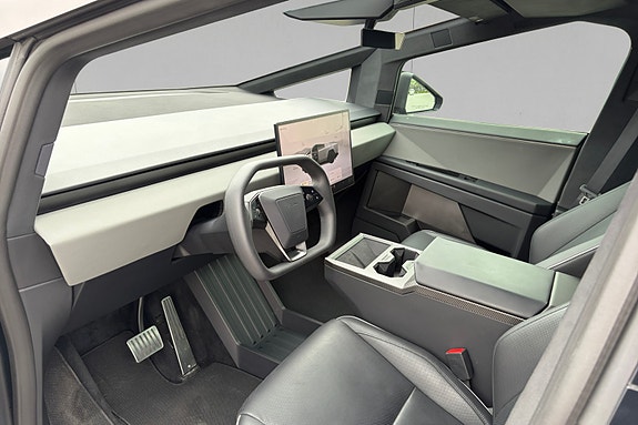 Tesla Cybertruck 10 of 13