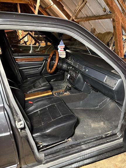 Mercedes-Benz 190 E 11 of 15