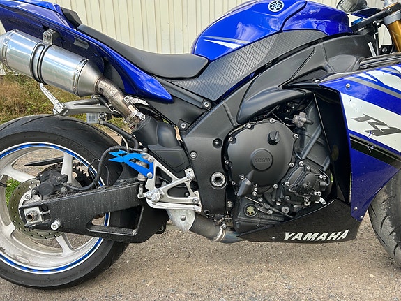 Yamaha R1 6 of 7