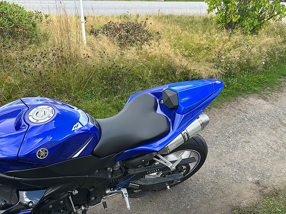 Yamaha R1 5 of 7