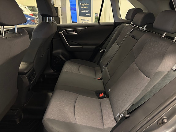 Toyota RAV4 26 of 30