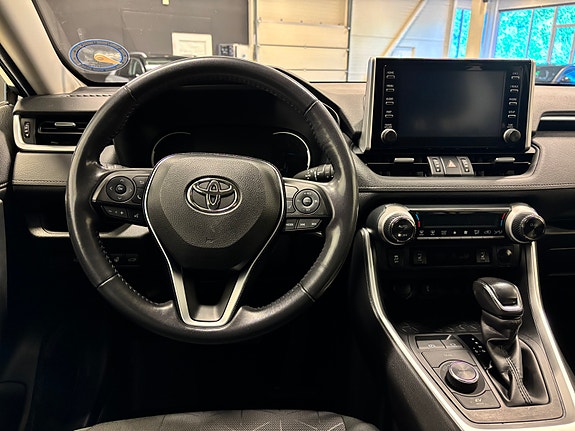 Toyota RAV4 14 of 30