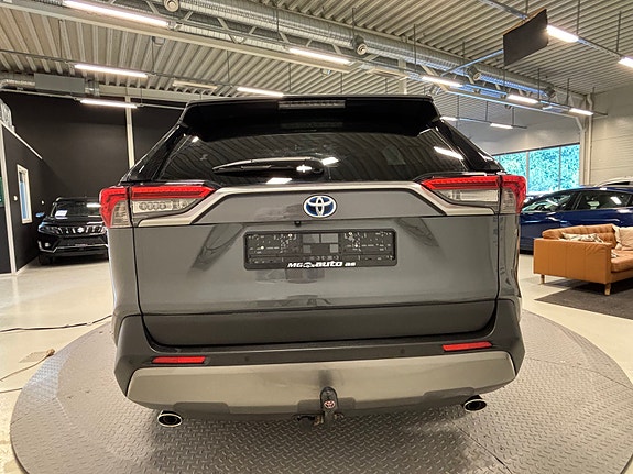 Toyota RAV4 4 of 30