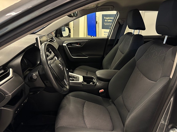 Toyota RAV4 8 of 30
