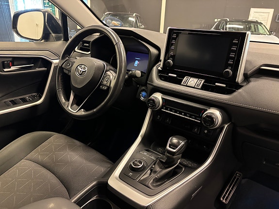 Toyota RAV4 12 of 30