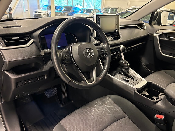 Toyota RAV4 9 of 30