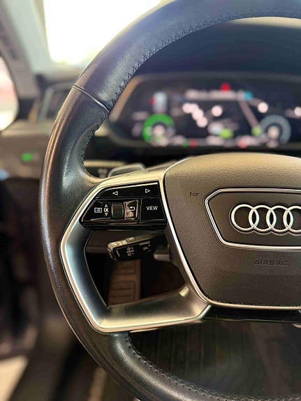 Audi e-tron 23 of 29