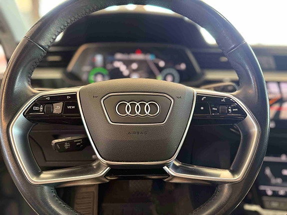 Audi e-tron 27 of 29