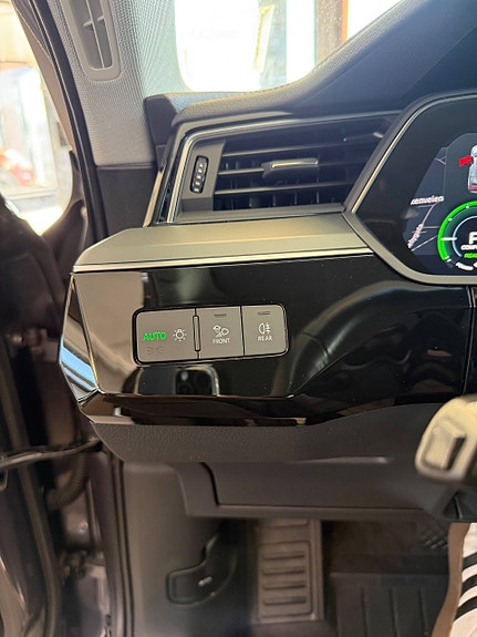Audi e-tron 26 of 29