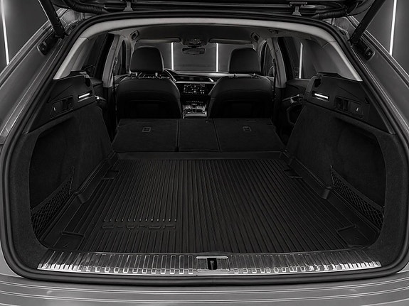 Audi e-tron 8 of 29