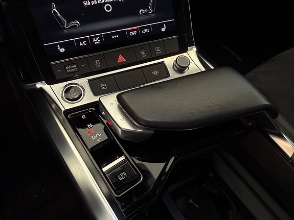 Audi e-tron 16 of 29