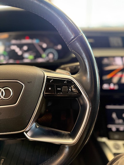 Audi e-tron 24 of 29