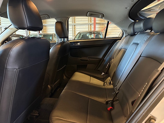 Mitsubishi Lancer 14 of 23