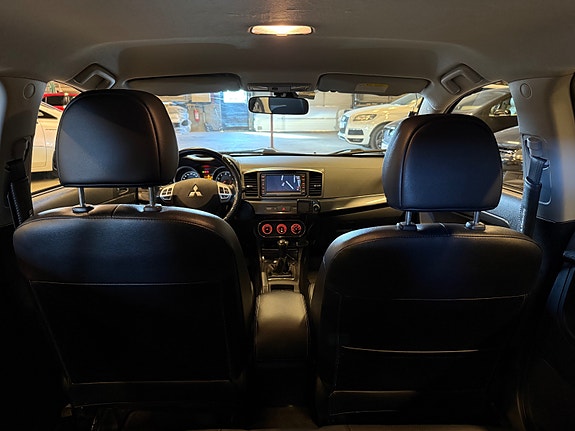 Mitsubishi Lancer 17 of 23