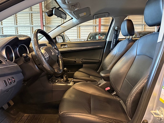Mitsubishi Lancer 11 of 23