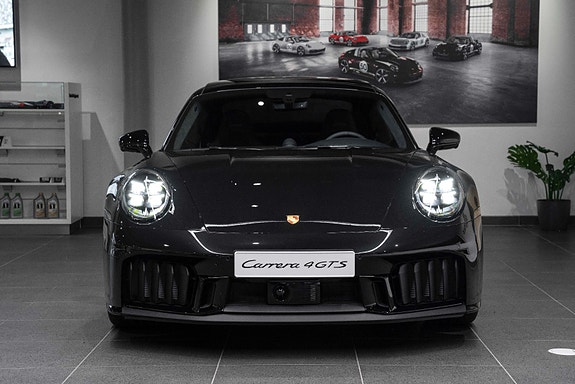 Porsche 911 16 of 30