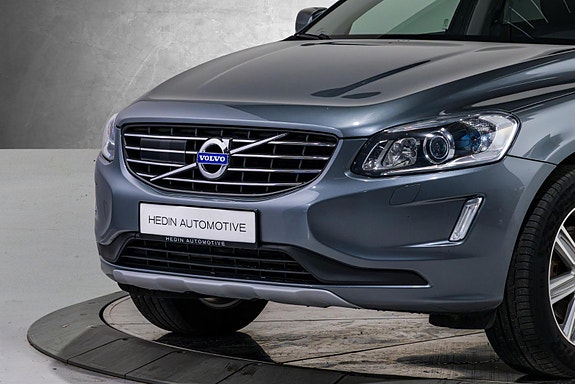 Volvo XC60 2 of 25