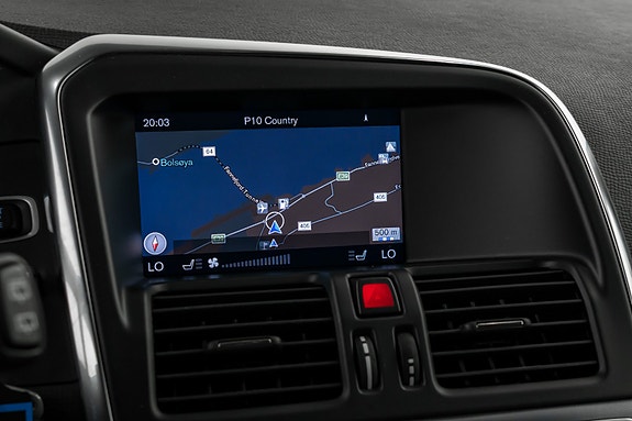 Volvo XC60 14 of 25