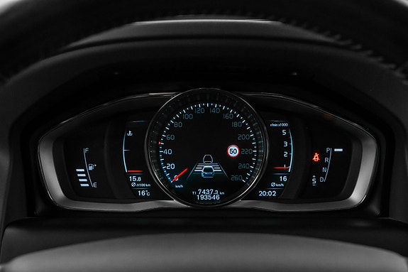 Volvo XC60 10 of 25