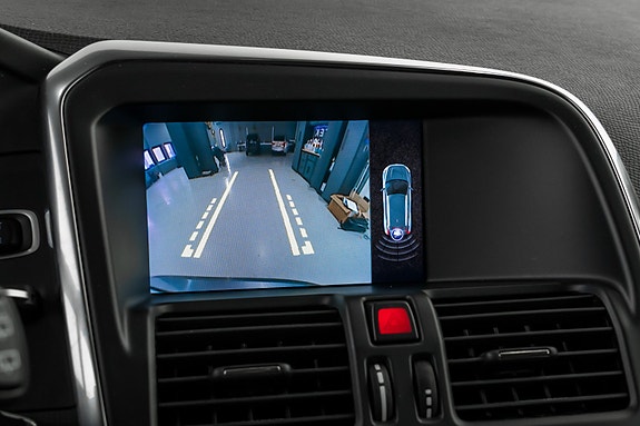 Volvo XC60 13 of 25