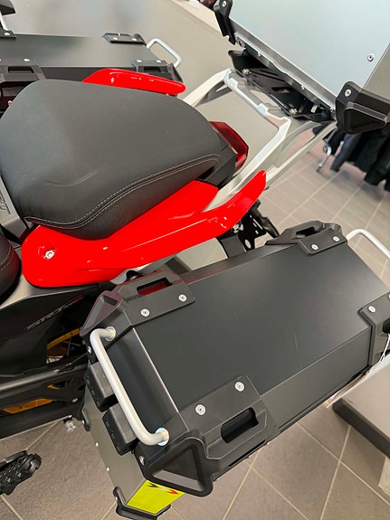 QJ Motor SRT 700SX - Kampanjepris og 3 vesker inkludert i prisen 3 of 5