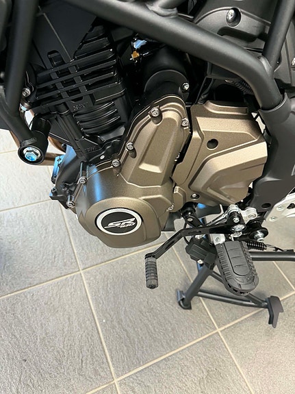 QJ Motor SRT 700SX - Kampanjepris og 3 vesker inkludert i prisen 4 of 5