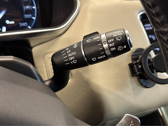 Land Rover Range Rover Sport 16 of 30