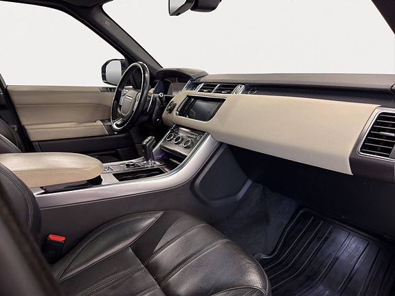 Land Rover Range Rover Sport 14 of 30