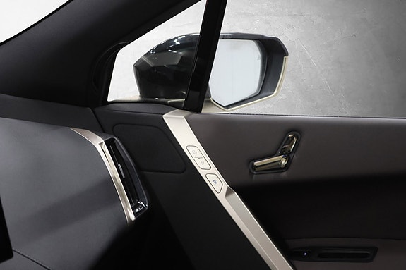 BMW iX 16 of 30