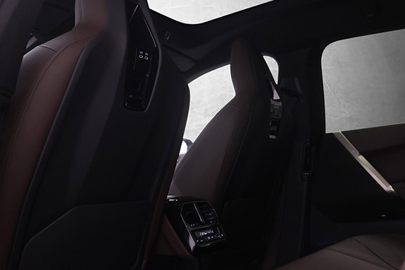 BMW iX 25 of 30