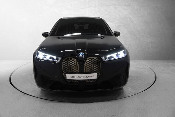 BMW iX 8 of 30