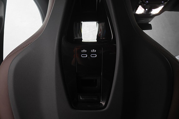 BMW iX 27 of 30