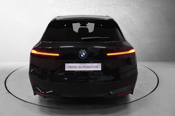 BMW iX 5 of 30