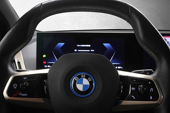 BMW iX 19 of 30