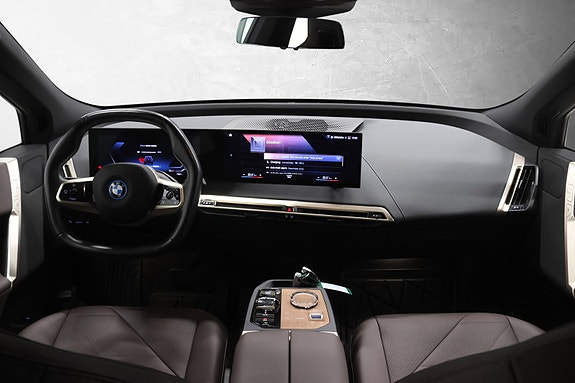 BMW iX 29 of 30