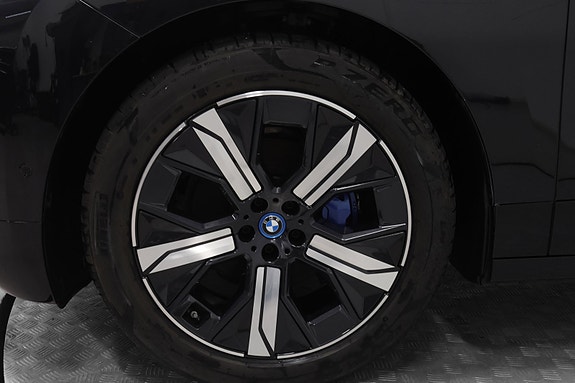 BMW iX 4 of 30