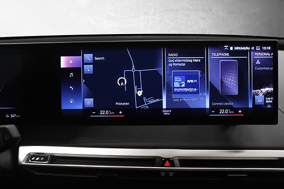 BMW iX 20 of 30