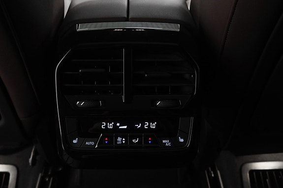 BMW iX 28 of 30