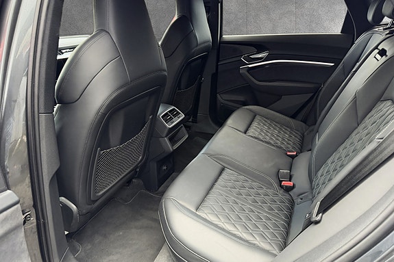Audi e-tron Sportback 16 of 18