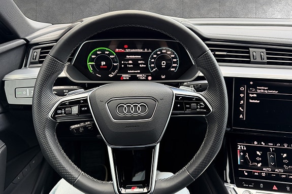 Audi e-tron Sportback 7 of 18