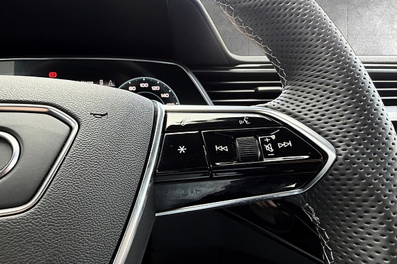 Audi e-tron Sportback 9 of 18