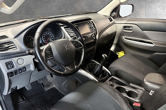 Mitsubishi L200 14 of 28
