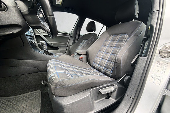 Volkswagen Golf VII 8 of 10